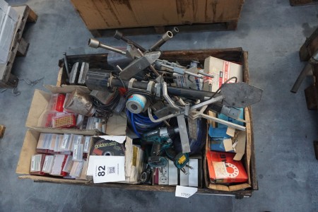 Large batch of drills, impact wrenches, vises, drills, hoses, hand tools, etc.