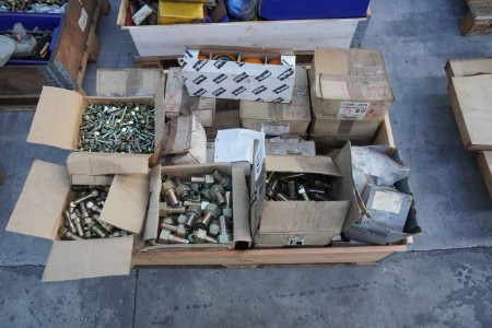 Pallet with large batch of 2-piece press fittings 1/4-1"