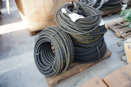 Lot of hydraulic hoses