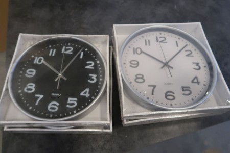 5 pieces. wall clocks