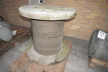 Cable reel with steel wire