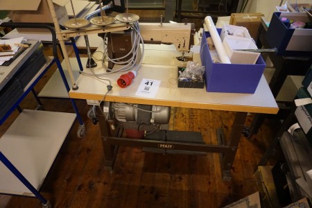 Industrial sewing machine PFAFF 563