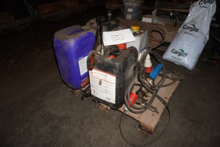 4 barrels of oil/lubrication incl. various grease guns