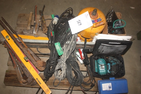 Pallet with various: pipe wrenches, level, gas bottle, caulking gun, cordless drill, Makita, with battery and charger