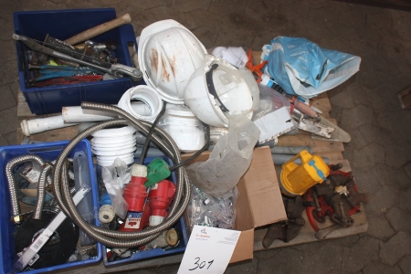 Pallet with various plumbing fittings, etc.