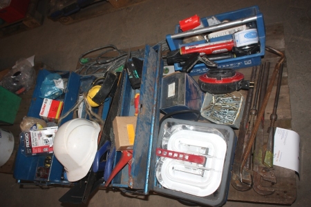 Pallet with various hand tools, tool box with contents, work lamp, etc.