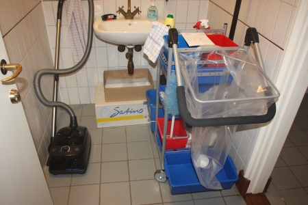 Various cleaning supplies, vacuum cleaner, cleaning trolley, 2-compartment locker, table, etc.