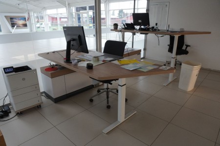 Raise/lower table incl. office chair & monitor