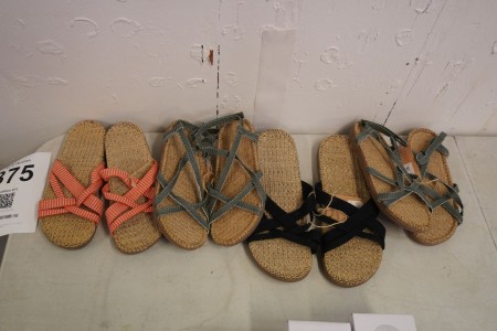 4 pairs of sandals