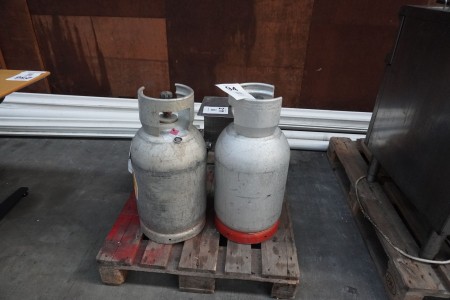 2 pcs. Gas cylinders