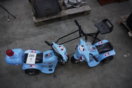 2 pcs., Children's scooters + excavator