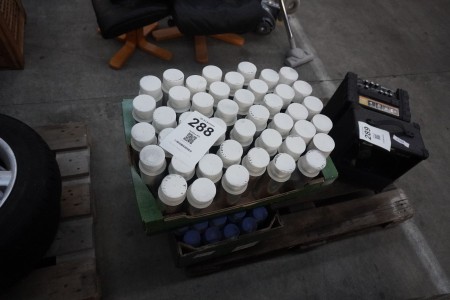 Large batch of spray paint approx. 130 pcs.