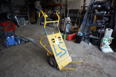 Pallet truck with electric motor