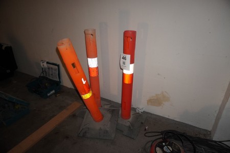 3 pieces. traffic cones
