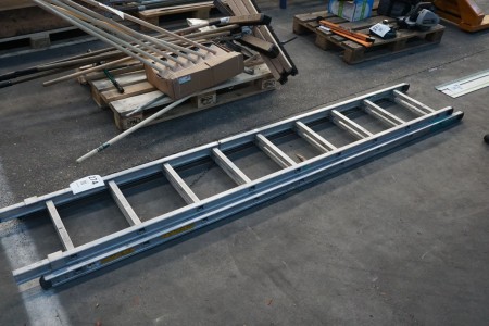 Aluminiumleiter mit 18 Stufen