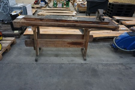 Planer bench with vise