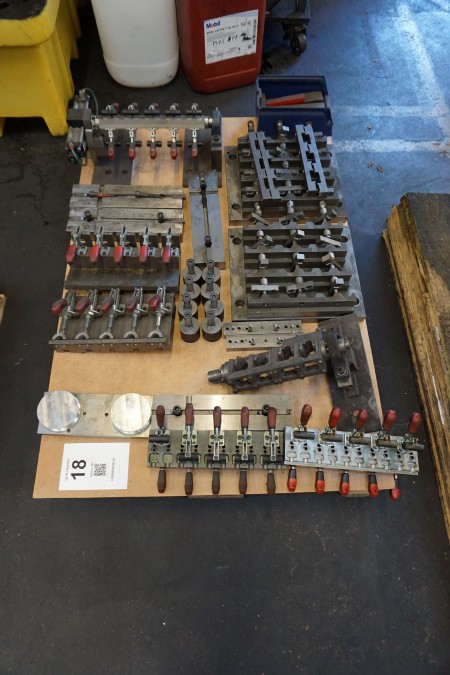 Large batch of tensioning tools