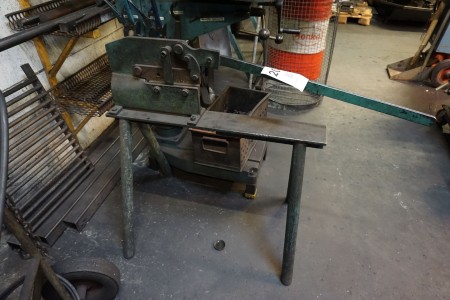 Flat iron cutter