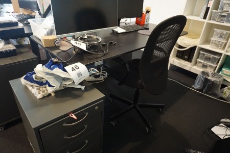 Hæve-/sænkebord med skuffekassette & kontorstol
