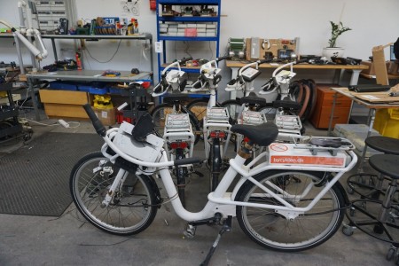 5 pieces. electric bikes - white battery in the back