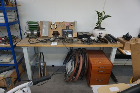 File bench in wood containing various test units for electric bicycles