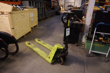 Pallet lifters, Q-lifters, NOTE: MUST BE PICKED UP THURSDAY AT 14:00