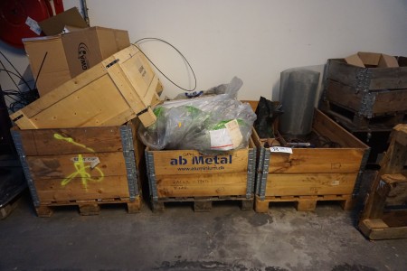 4 pallets containing various cables, wires, spare parts for electric bicycles, etc.