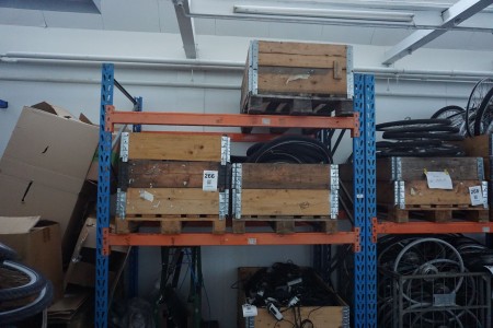 2 pallets with various bicycle tires