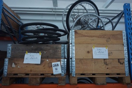 Various bicycle tires with rims