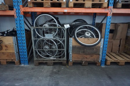 Various bicycle tires with rims