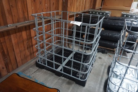 Cage for pallet tank