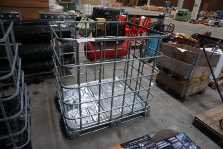 Cage for pallet tank