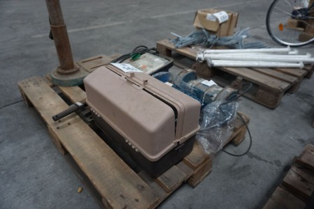 Bench grinder, work gloves + toolbox with contents