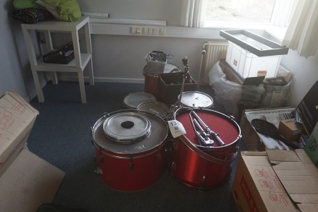 8 pcs. Drums with various equipment