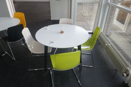 Tisch mit 4-tlg. Stühle