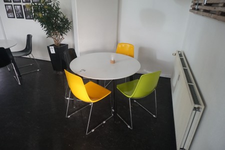 Table with 4 pcs. Chairs