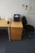 Schreibtisch mit Bürostuhl + 3-tlg. Stühle