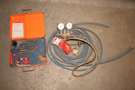 Various oxygene and acetylene parts, unused