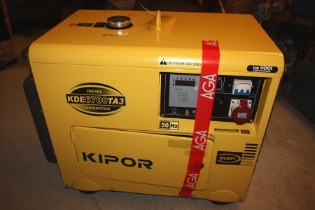 Diesel Generator Kipor KDE 6700 TA3. Unused. 3 phase, 50 Hz. Output: 230/400 Volts. 19.6 amps. Fuel tank capacity: 26 liters. Noise: 73 db @ 7 meters. Rated power: 5.5/6.3 kVa. Weight: 182 kg. Dimensions (LxWxH) 930 x 515 x 75 cm. Air Cooled