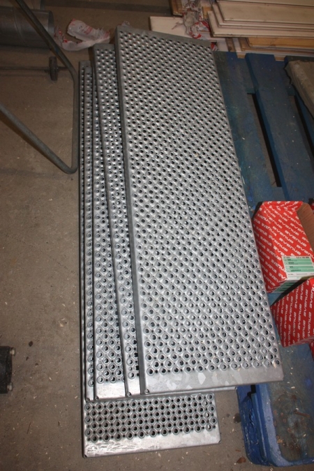 5 galvanized stair treads, 1000 x 300 mm