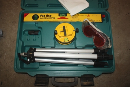 Laser spirit level with tripod, carrying case