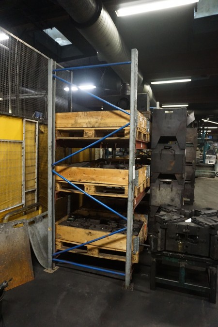 2 compartment pallet rack without contents