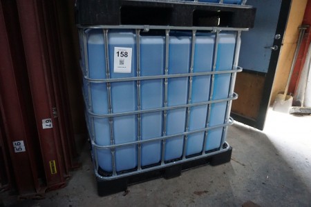 1000 L pallet tank with washer fluid