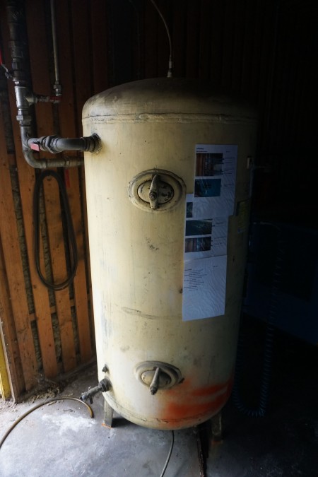 Compressed air tank