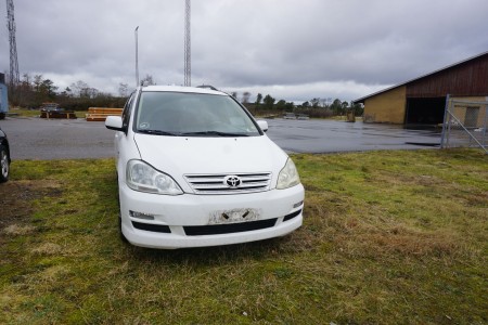 Toyota Avensis Verso (Without papers)