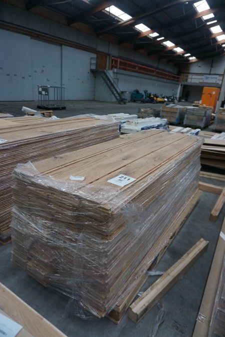 Approx. 200 floorboards