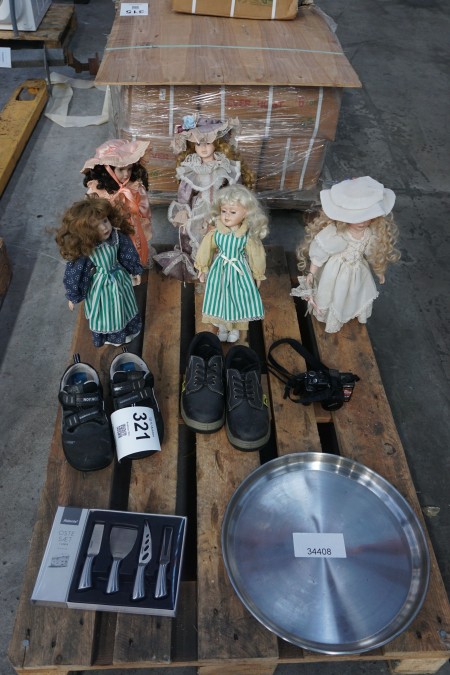 Pallet with various dolls, safety shoes cheese set, etc.