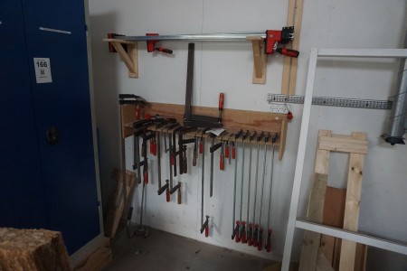Lot of screw clamps in different sizes