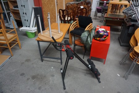 Tisch mit 4-tlg. Stühle, Kommode, Helm, Fitnessgerät usw.
