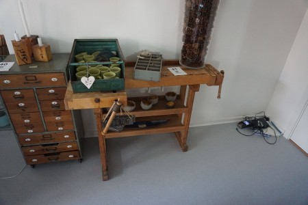 Old-fashioned planing bench with contents